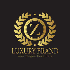 Naklejka premium Letter Luxury brand logo design with a royal gold crown emblem and elegant typography 