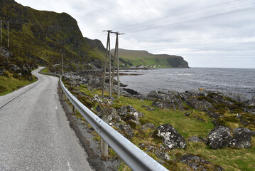Straße auf der Insel Runde in Norwegen 