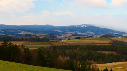 Blick über die Bucklige Welt auf das Wechselgebirge 