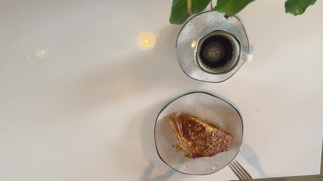 caf&eacute; com esfiha