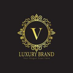 Naklejka premium Letter Luxury brand logo design with a royal gold crown emblem and elegant typography 
