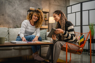 female architect help to her client to choice color for wall