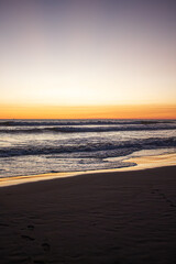 Atardecer, el mar y la arena