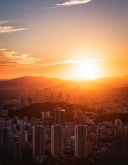 Fototapeta premium Golden sunset over a sprawling cityscape.