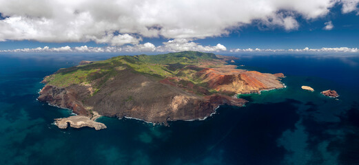 Magnifique vue a&eacute;rienne de l'ile de UA HUKA dans l'archipel des marquises en polyn&eacute;sie francaise dans l'archipel des marquises 