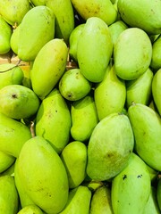 green mangos on the market
