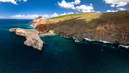 Magnifique vue a&eacute;rienne de l'ile de UA HUKA dans l'archipel des marquises en Polyn&eacute;sie francaise 
