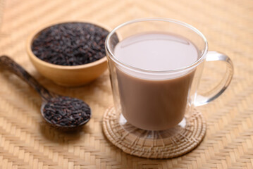 Organic rice berry milk, Alternative milk made from plant, non dairy