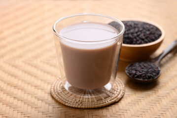 Organic rice berry milk, Alternative milk made from plant, non dairy