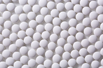 沢山の白い錠剤