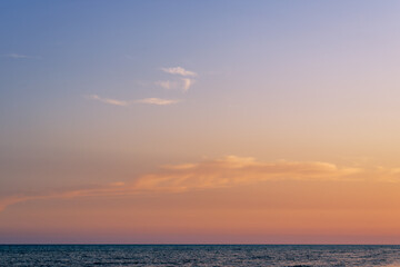 Fototapeta premium Tranquil Ocean and Gentle Sunset Glow