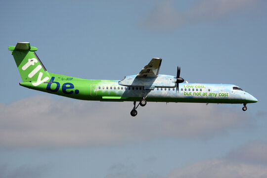 FlyBe Bombardier Dash 8 Q400 Landing