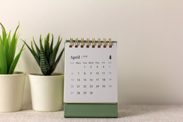 April 2025 desk calendar for planning on your desktop.
