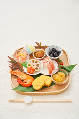 美しく盛り付けられたワンプレートおせち – お正月を彩る一口サイズのおせち盛り合わせ