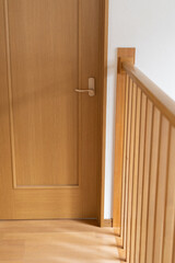 明るい家の中の扉