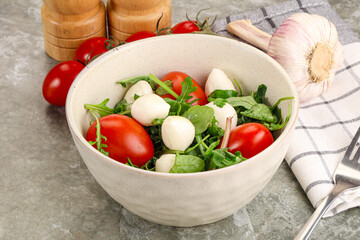 Salad with mozzarella and arugula