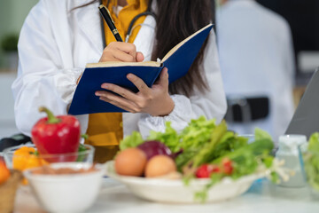 Microbiologists & Nutrition Specialists, Molecular Analysis in Food Science Labs.