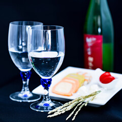 日本酒 純米大吟醸 薫酒 冷酒 を ワイングラス で 乾杯 【 お酒 を 楽しむ イメージ 】
