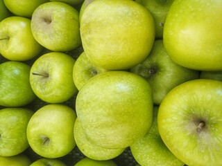 green apples in the market