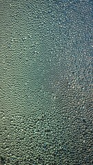 창가에 맺힌 습기, 물방울 패턴 근접촬영