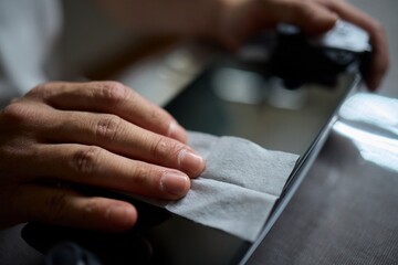 How to Effectively Clean the Screen of Your Gaming Console for Optimal Performance