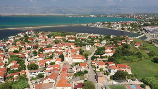 Video of central Nin featuring churches and landmarks