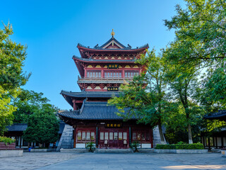 Fototapeta premium Zhenjiang Yuntai Pavilion, Majestic Chinese Pavilion in Lush Green Setting