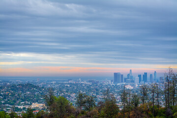 Fototapeta premium Los Angeles at sunset under a grey sky