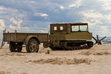 Obraz premium An American World War II-era Weasel light tracked transporter on the beach