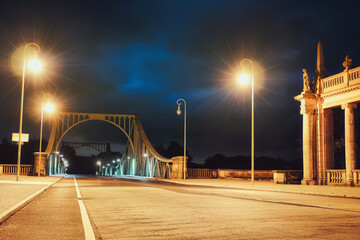 Glienicker Brücke bei Nacht