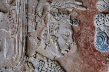 Runes sculptés en pierre. Site archéologique de la cité Maya de Palenque. Mexique.