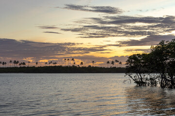 POR DO SOL NA BARRA DO RIO JACU&Iacute;PE