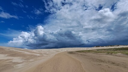 Wolken und Strand in Dänemark