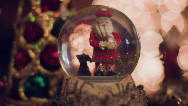 Snow Globe - Christmas Santa in a kilt - Scotland