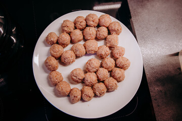 Przygotowywanie klopsików z kurczaka © rozentuzjazmowany