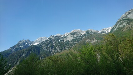 Alpen Berg mit Schnee im Sommer