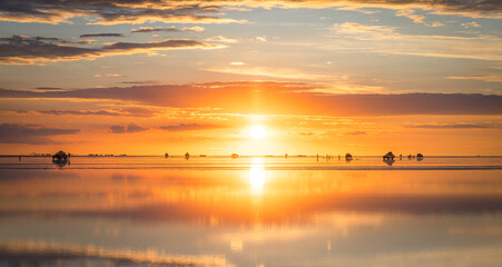 Entorno del salar de Uyuni al atardecer © Néstor Rodan