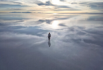 Entorno del salar de Uyuni al atardecer © Néstor Rodan