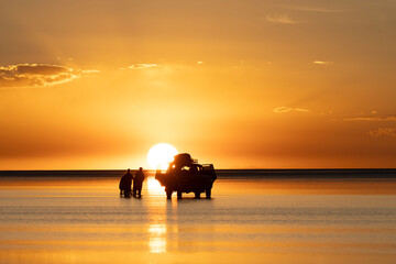 Entorno del salar de Uyuni al atardecer © Néstor Rodan