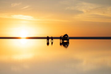 Entorno del salar de Uyuni al atardecer © Néstor Rodan