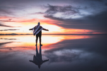 Entorno del salar de Uyuni al atardecer © Néstor Rodan