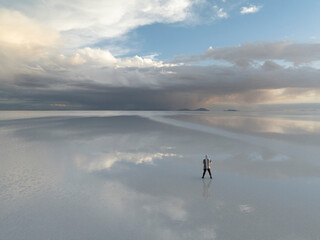 Entorno del salar de Uyuni al atardecer