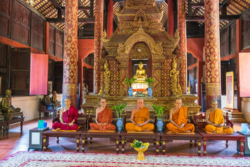Fototapeta premium Models of Monks at Wat Chedi Luang in Thailand