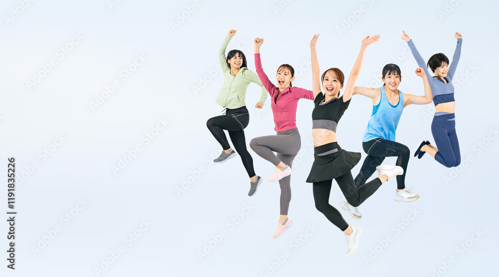 Leinwandbilder 女性、ジャンプ、スポーツ、トレーニング、エクササイズ、フィットネス、ジム、元気、アクティブ、運動、ヘルスケア、健康、ポジティブ、グループ、バンザイ、笑顔、喜ぶ、飛躍、チームワーク、アスリート、ダンス、エアロビクス、ダイエット、クラブ、スタジオ、ヨガ、日本人、女子、成長、チャレンジ、挑戦、躍動感、アクション、やる気、モチベーション、嬉しい、キャンペーン、若い、ウェア、飛び出す、万歳、スタート、ゴール