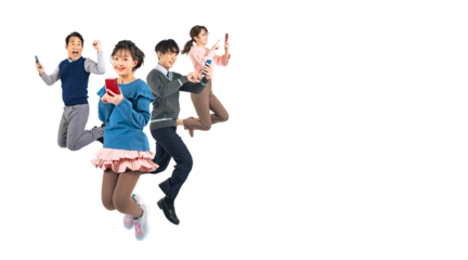 スマホを使いながらジャンプする子供を中心にした三世代家族　手作業で切り抜いた背景透過全身写真PNG（1人ずつのPNG画像も販売しております。作成者リンクから「PNG」で検索してください）