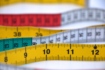 Maßband mit cm und zoll Einheiten