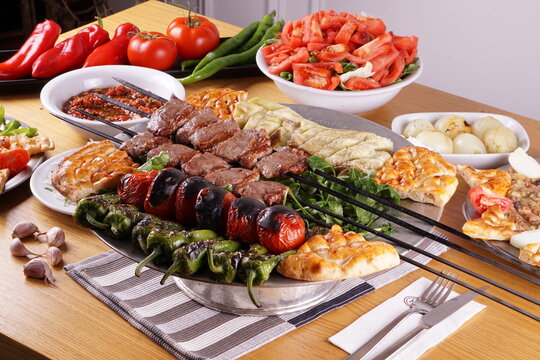 A vibrant gourmet dish of grilled meat and vegetables, perfect for a healthy dinner party, Turkish sish kebab
