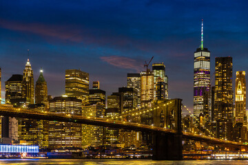Obraz premium Brooklyn Bridge and Manhattan at night
