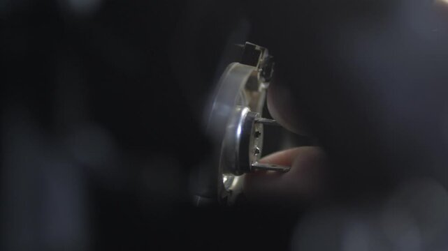 Replacing filament H7 automotive car light bulb