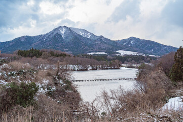 新潟　冬の仁箇堤と角田山